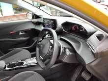 Peugeot 208 PureTech Active Premium + - U43924