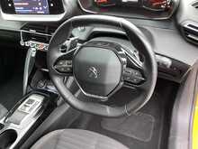 Peugeot 208 PureTech Active Premium + - U43924