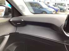 Peugeot 2008 PureTech Active Premium + - U43960