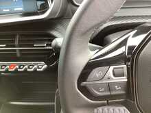 Peugeot 2008 PureTech Active Premium + - U43960