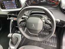 Peugeot 2008 PureTech Active Premium + - U43960