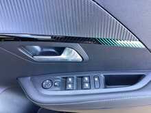 Peugeot 208 PureTech Allure Premium + - U43995