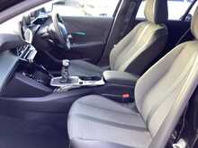 Peugeot 208 PureTech Allure Premium + - U43995