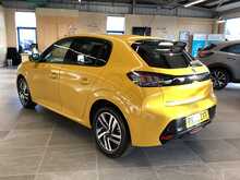 Peugeot 208 PureTech Allure Premium + - U44002