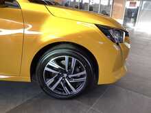 Peugeot 208 PureTech Allure Premium + - U44002