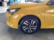 Peugeot 208 PureTech Allure Premium + - U44002