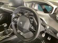 Peugeot 208 PureTech Allure Premium + - U44002