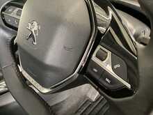 Peugeot 208 PureTech Allure Premium + - U44002