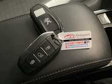 Peugeot 208 PureTech Allure Premium + - U44002