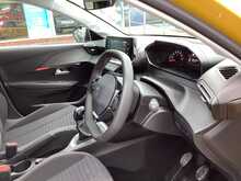 Peugeot 208 PureTech Active Premium + - U44069