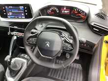 Peugeot 208 PureTech Active Premium + - U44069