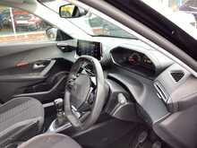 Peugeot 2008 PureTech Active Premium + - U44070