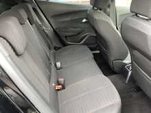 Peugeot 2008 PureTech Active Premium + - U44070