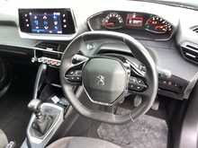 Peugeot 2008 PureTech Active Premium + - U44070