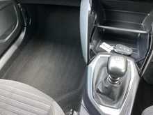 Peugeot 2008 PureTech Active Premium + - U44070