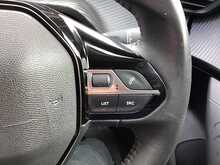 Peugeot 2008 PureTech Active Premium + - U44070