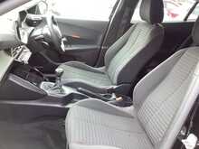 Peugeot 2008 PureTech Active Premium + - U44070