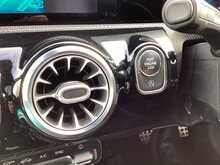 Mercedes-Benz CLA CLA180 AMG Line - U44182