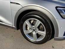 Audi e-tron Technik - U44200