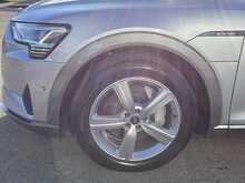 Audi e-tron Technik - U44200