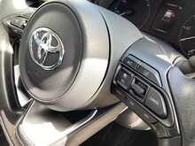 Toyota Yaris VVT-h Icon - U44263