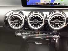 Mercedes-Benz CLA CLA180 AMG Line - U44275