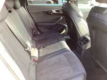 Audi A4 TFSI Black Edition - U44279