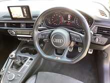 Audi A4 TFSI Black Edition - U44279