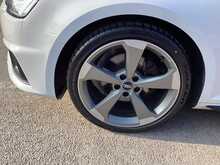 Audi A4 TFSI Black Edition - U44279