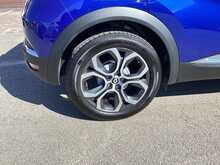 Renault Captur TCe techno - U44286