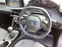 Peugeot 2008 PureTech Allure - U44295