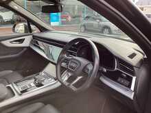 Audi Q7 TFSIe V6 S line - U44331