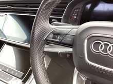 Audi Q7 TFSIe V6 S line - U44331