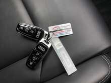 Audi Q7 TFSIe V6 S line - U44331