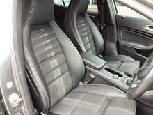 Mercedes-Benz GLA GLA180 Urban Edition - U44381