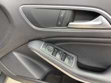 Mercedes-Benz GLA GLA180 Urban Edition - U44381