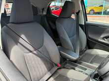 Toyota Yaris VVT-h Design - U44489
