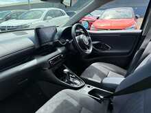 Toyota Yaris VVT-h Design - U44489