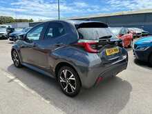 Toyota Yaris VVT-h Design - U44489