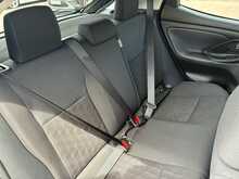 Toyota Yaris VVT-h Design - U44489