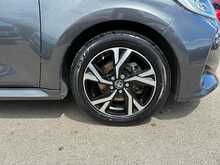 Toyota Yaris VVT-h Design - U44489