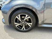 Toyota Yaris VVT-h Design - U44489