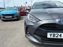 Toyota Yaris VVT-h Design - U44489