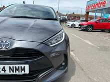 Toyota Yaris VVT-h Design - U44489