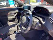 Peugeot 2008 PureTech Active Premium + - U44491