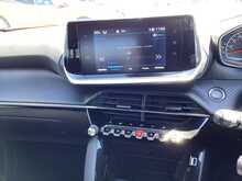 Peugeot 2008 PureTech Active Premium + - U44491