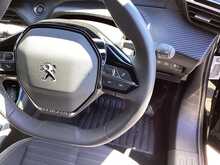 Peugeot 2008 PureTech Active Premium + - U44491