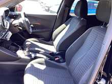 Peugeot 2008 PureTech Active Premium + - U44491