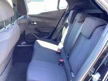 Peugeot 2008 PureTech Active Premium + - U44491