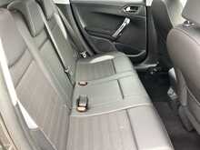 Peugeot 2008 PureTech Allure - U44506